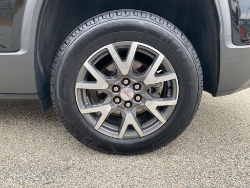 Used 2023 GMC Acadia SLE image 9