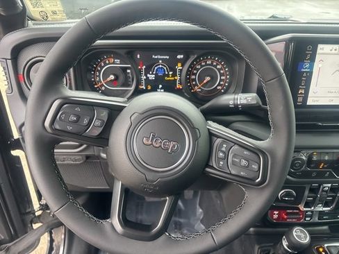 New 2026 Jeep Gladiator Rubicon w/ Technology Group AWD/4WD image 21