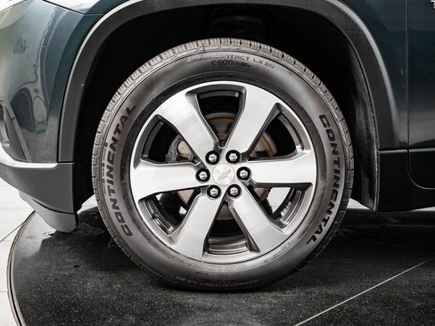 Used 2019 Chevrolet Traverse LT image 13