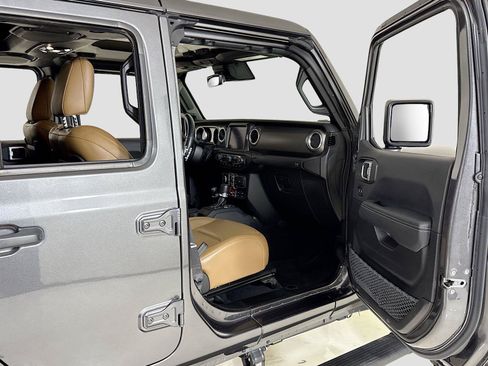 Used 2022 Jeep Gladiator Rubicon w/ Dual Top Group AWD/4WD image 28