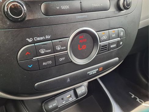 Used 2017 Kia Soul + FWD image 18