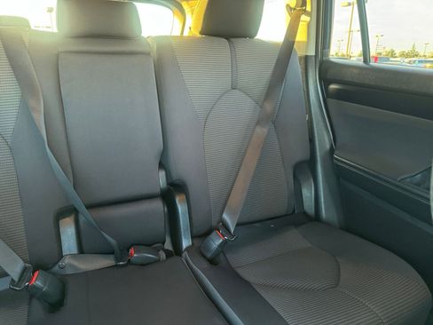 Used 2025 Toyota Highlander LE image 37