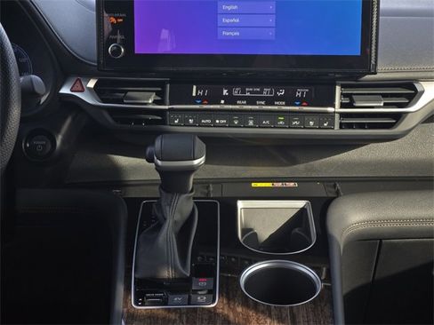 Used 2025 Toyota Sienna Limited image 20
