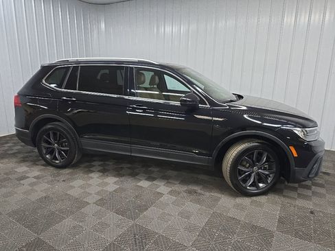 Used 2023 Volkswagen Tiguan SE AWD/4WD image 1