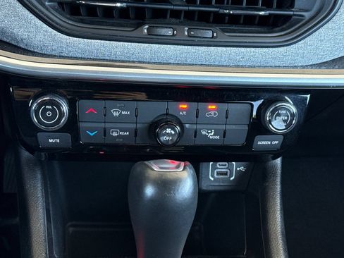 Used 2024 Jeep Compass Latitude AWD/4WD image 26