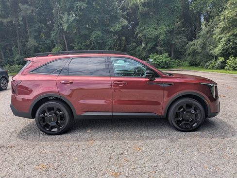 Used 2024 Kia Sorento SX AWD/4WD image 3
