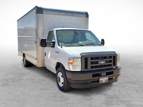 Used 2022 Ford E-350 and Econoline 350 Super Duty image 2
