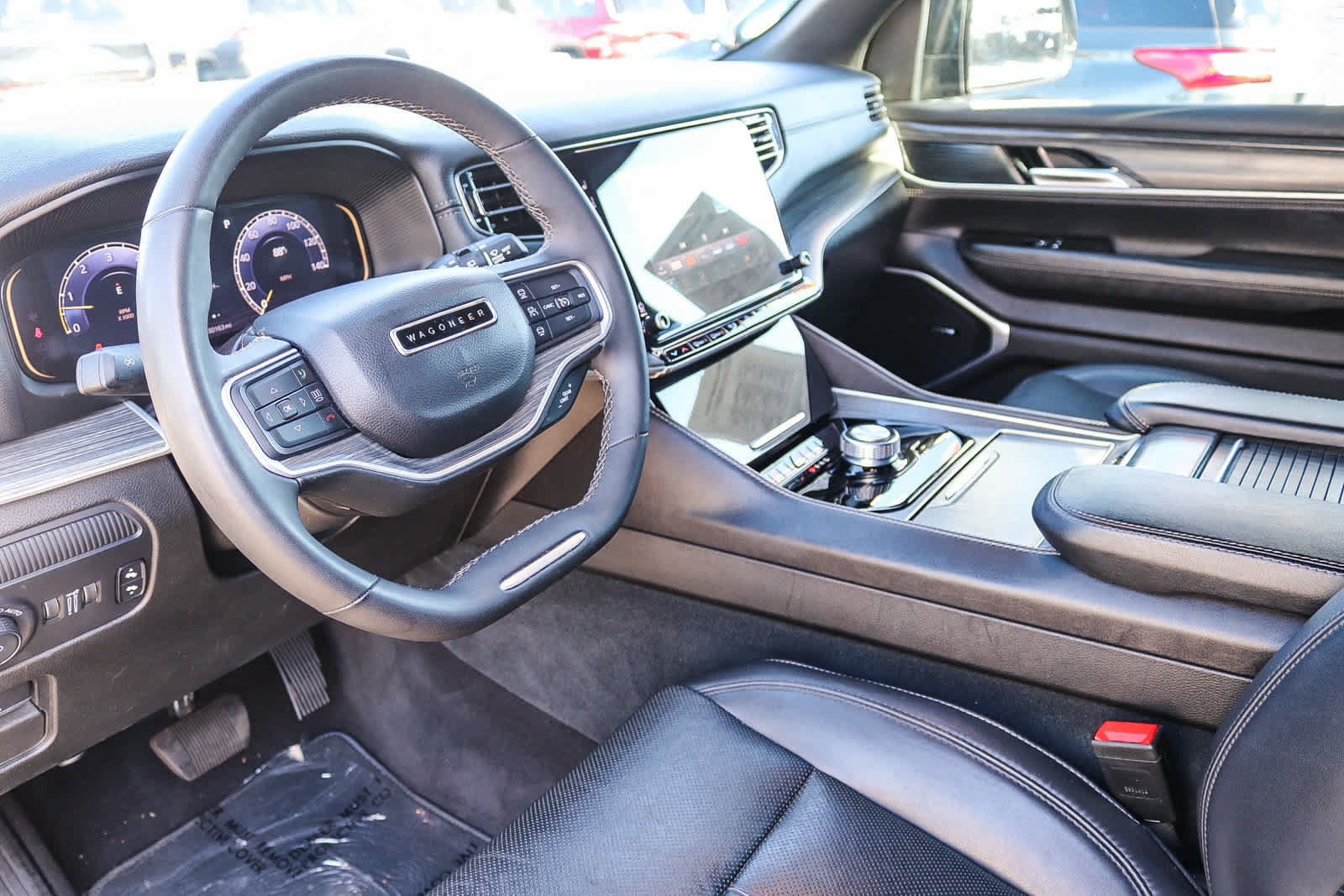 Used 2024 Jeep Wagoneer L Series II RWD image 15