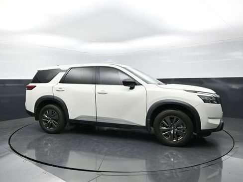 Used 2023 Nissan Pathfinder S FWD image 6