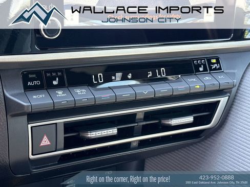 Used 2025 Toyota Camry SE w/ Convenience Package FWD image 28