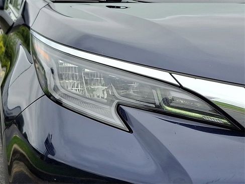 Used 2024 Toyota Sienna XLE image 9