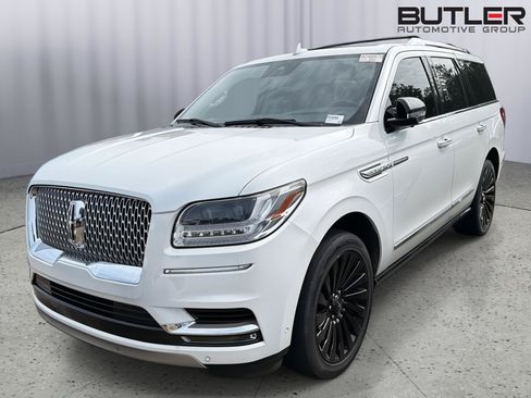 Used 2021 Lincoln Navigator Reserve w/ Luxury Package RWD image 2