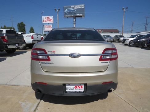 Used 2017 Ford Taurus SE FWD image 5