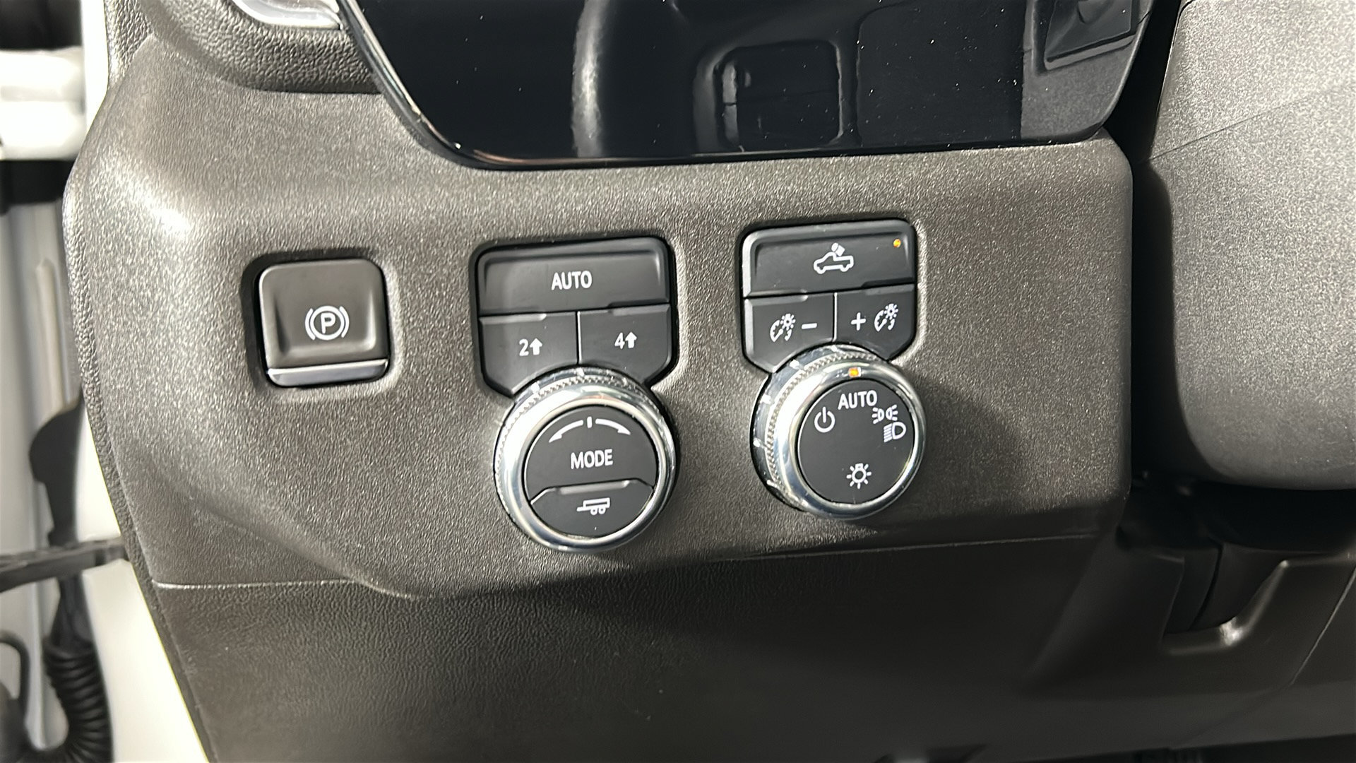 Used 2024 GMC Sierra 1500 SLE AWD/4WD image 23