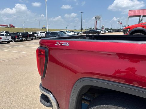 Used 2024 GMC Sierra 1500 SLT AWD/4WD image 5