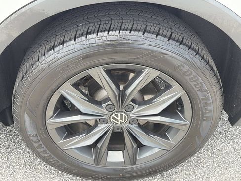 Certified 2024 Volkswagen Tiguan SE w/ Panoramic Sunroof Package AWD/4WD image 13