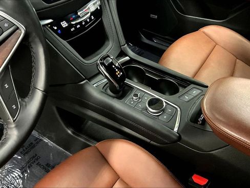 Certified 2025 Cadillac XT5 Sportv w/ Technology Package image 18