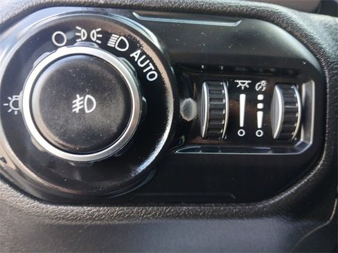 Used 2020 Jeep Wrangler Sport image 18