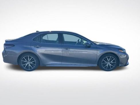 Used 2024 Toyota Camry SE image 4