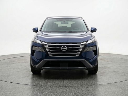 Used 2025 Nissan Rogue SV image 2