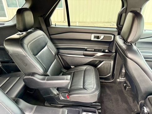 Used 2020 Ford Explorer XLT w/ Equipment Group 202A image 38