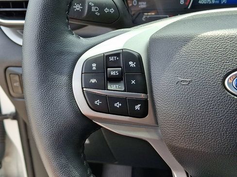 Used 2023 Ford Explorer XLT w/ Equipment Group 202A AWD/4WD image 23