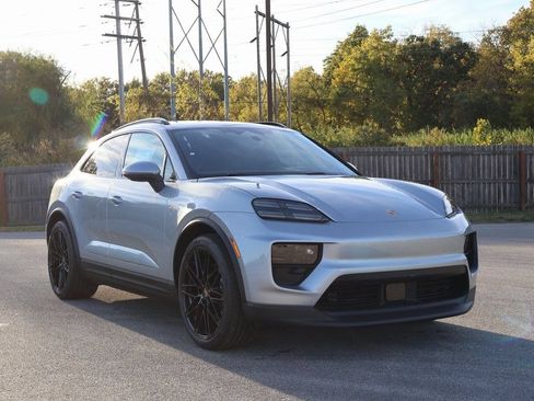 Certified 2025 Porsche Macan 4S Electric AWD/4WD image 11