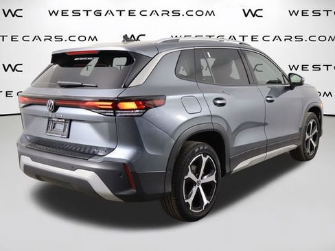 Used 2025 Volkswagen Tiguan SE AWD/4WD image 44