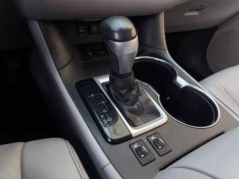 Used 2018 Toyota Highlander XLE FWD image 19