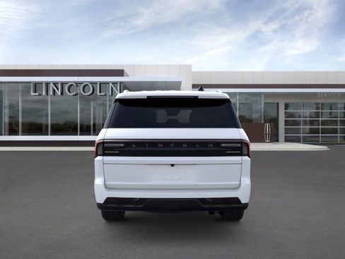 New 2026 Lincoln Navigator L Premier AWD/4WD image 5