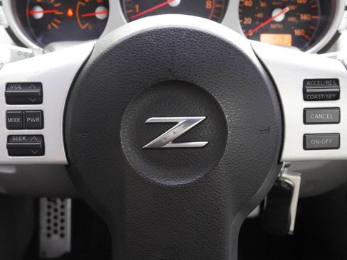 Used 2007 Nissan 350Z Touring RWD image 18