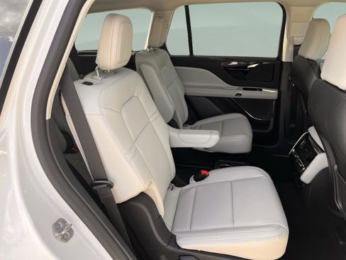Used 2026 Lincoln Aviator 2WD image 23