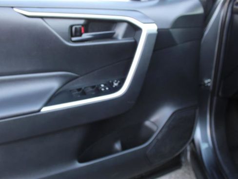 Used 2019 Toyota RAV4 LE image 27