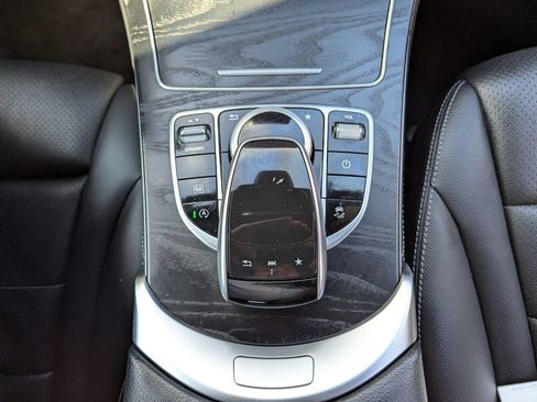 Used 2019 Mercedes-Benz GLC 300 4MATIC image 27