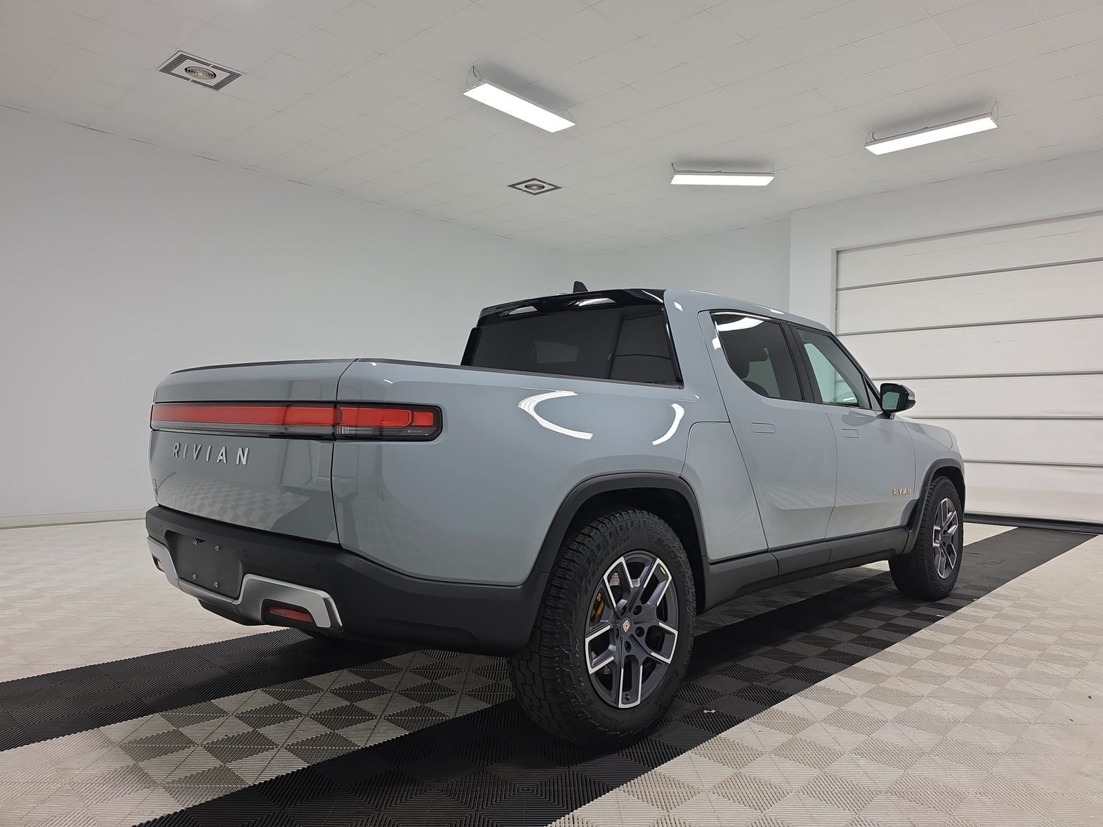 Used 2023 Rivian R1T Adventure Quad AWD/4WD image 5