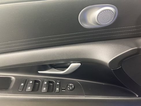 Used 2023 Hyundai Elantra SEL image 13