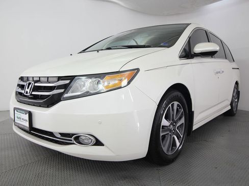 Used 2016 Honda Odyssey Touring image 3