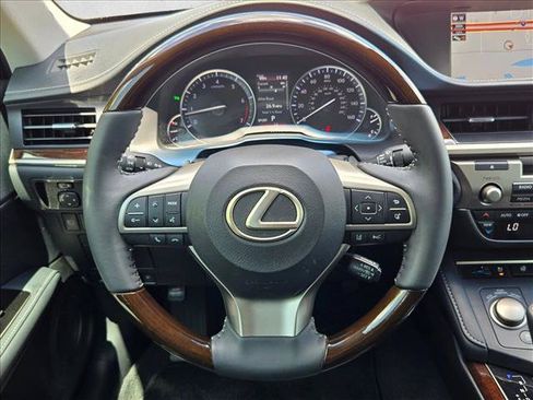 Used 2018 Lexus ES 350 w/ Ultra Luxury Package FWD image 13