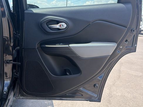 Used 2014 Jeep Cherokee Limited FWD image 17
