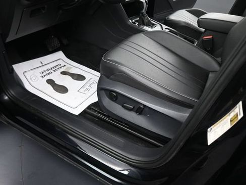 Used 2023 Volkswagen Tiguan SE FWD image 14