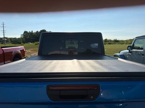 Used 2022 Jeep Gladiator Overland w/ LED Lighting Group AWD/4WD image 12
