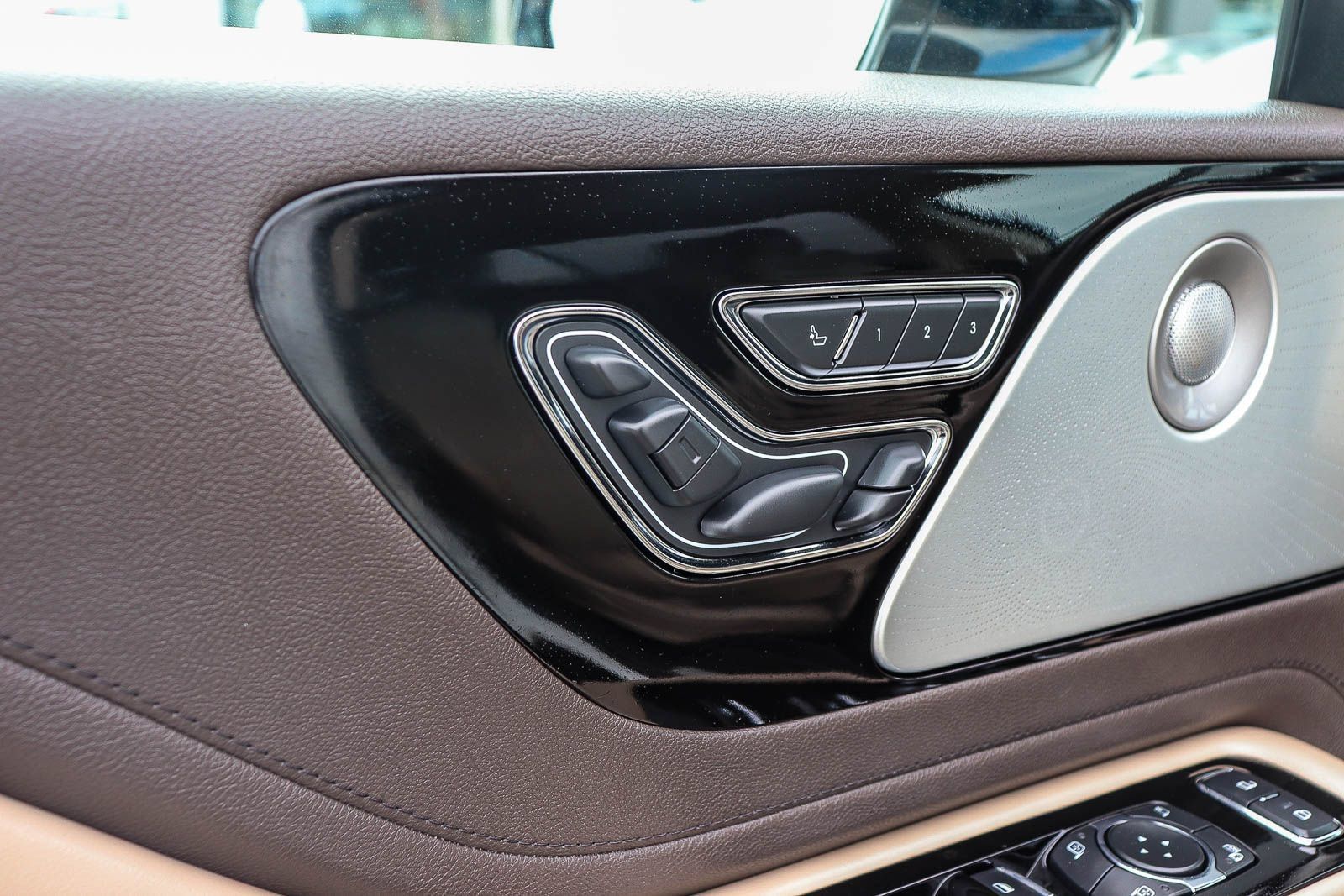 Used 2022 Lincoln Aviator Reserve w/ Equipment Group 201A AWD/4WD image 25