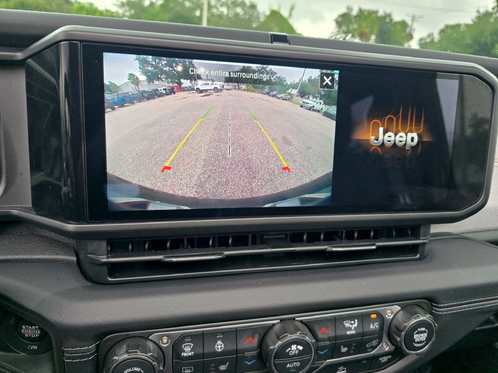 Used 2026 Jeep Wrangler Unlimited Sahara AWD/4WD image 28