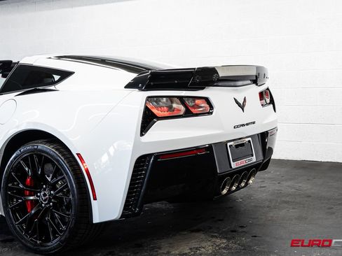 Used 2015 Chevrolet Corvette Z06 w/ 3LZ Preferred Equipment Group RWD image 19