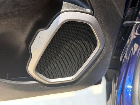Used 2021 Jeep Renegade Latitude FWD image 21
