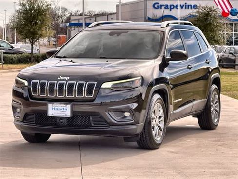 Used 2021 Jeep Cherokee Latitude Lux w/ Comfort/Convenience Group image 2