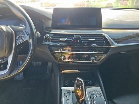 Used 2020 BMW 530i w/ Convenience Package image 6