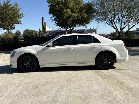 Used 2019 Chrysler 300 S w/ Safetytec Plus Group image 6