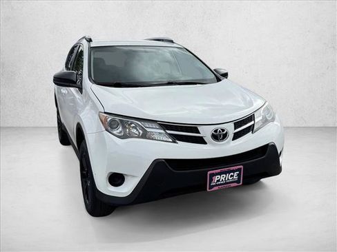 Used 2015 Toyota RAV4 LE image 3