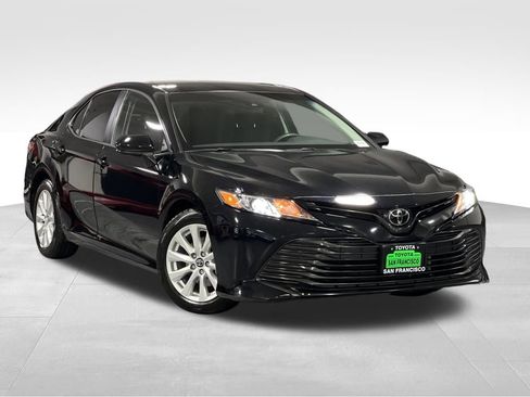Certified 2018 Toyota Camry LE image 7